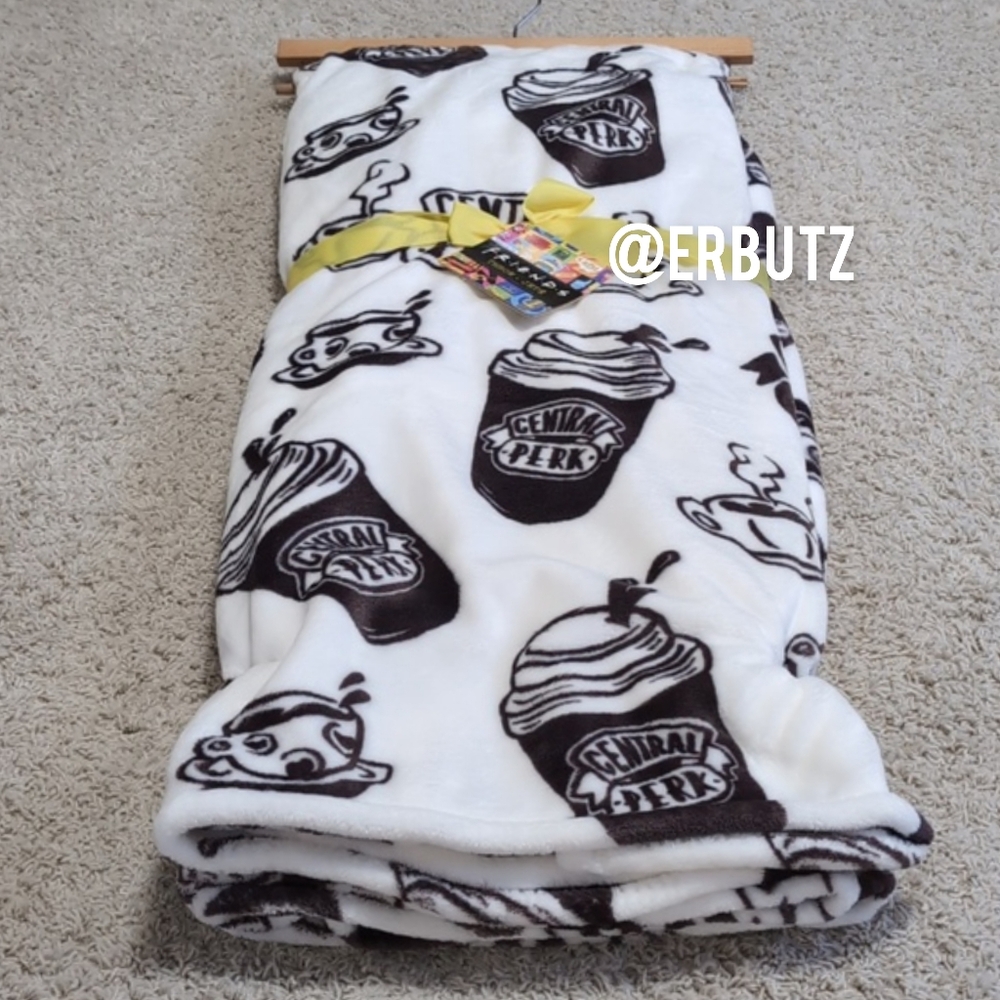 FRIENDS Central Perk ☕ Coffee Theme Cozy Plush Throw Blanket - Picture 3 of 7